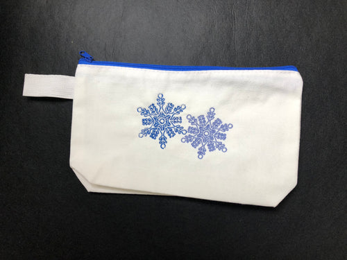TOTE BAG WHITE CANVAS SNOWFLAKE PAIR ZIPPERED WITH FINGER STRAP